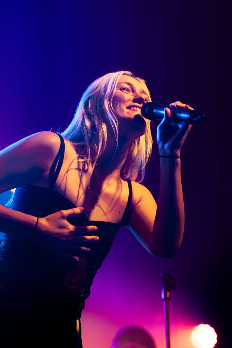 Mid Drift performing live in Adelaide at The Gov